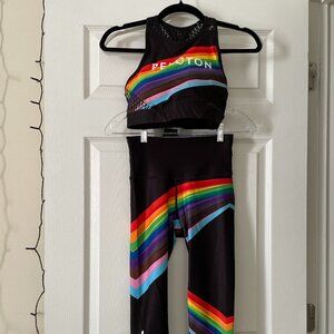 Peloton Pride Flag Noir Set: High Neck Bra + High Waist Capri